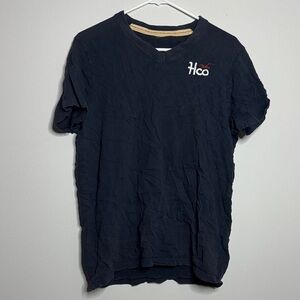 Hollister Men's Navy Blue T-Shirt UB